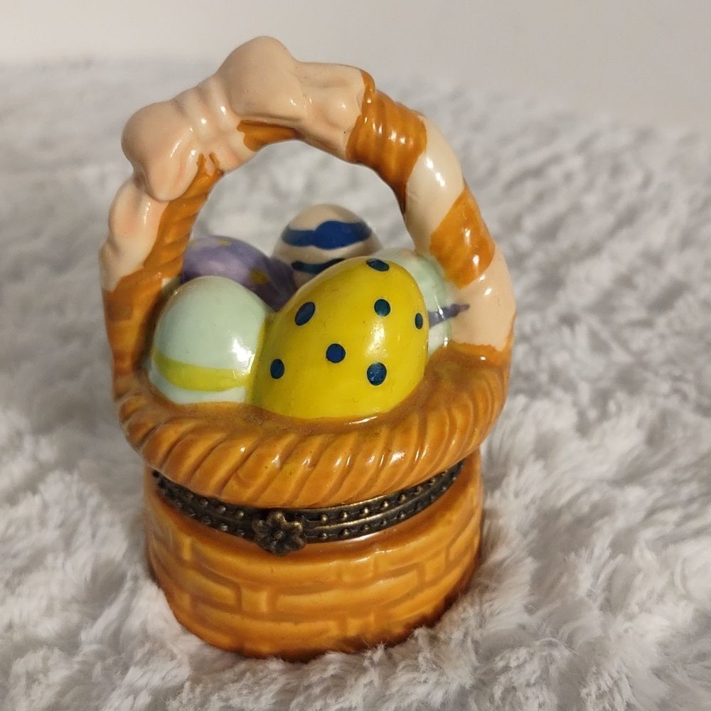 CeramicβEasterβBasketΒ HingedβTrinketβBox